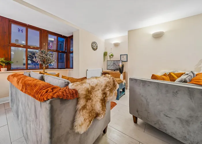 Holiday home Harbour Mews Stylish 4br House By Altoluxo Short Lets & Serviced With Free Wifi & Parking *