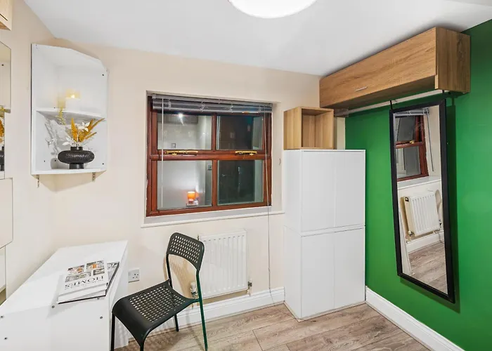 Harbour Mews Stylish 4br House By Altoluxo Short Lets & Serviced With Free Wifi & Parking Holiday home Bristol