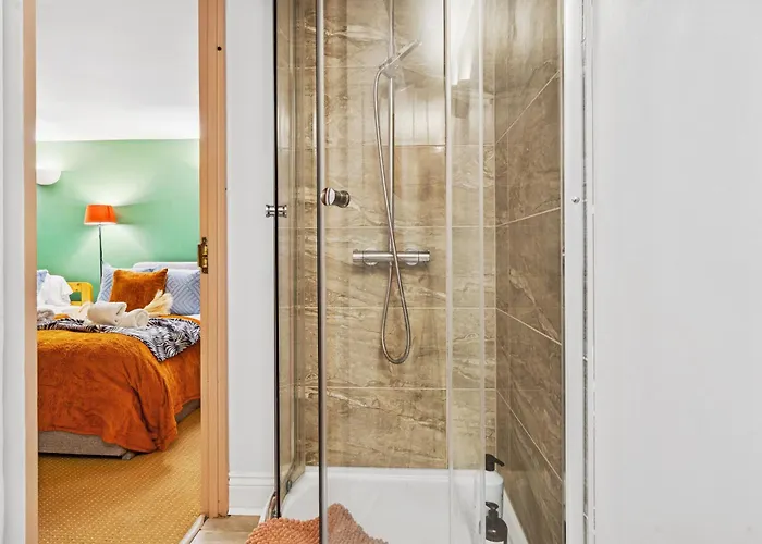 Harbour Mews Stylish 4br House By Altoluxo Short Lets & Serviced With Free Wifi & Parking