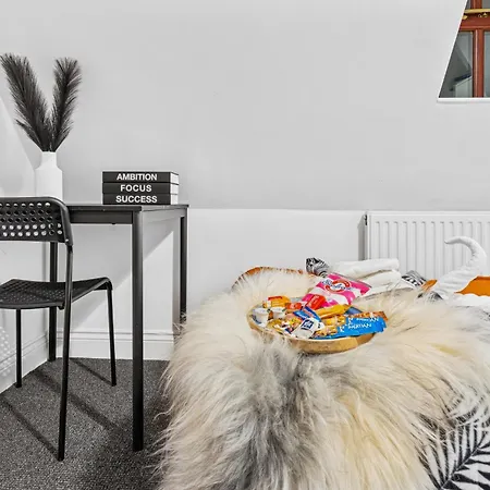 Harbour Mews Stylish 4br House By Altoluxo Short Lets & Serviced With Free Wifi & Parking Holiday home Bristol