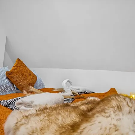 Harbour Mews Stylish 4br House By Altoluxo Short Lets & Serviced With Free Wifi & Parking