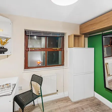 Harbour Mews Stylish 4br House By Altoluxo Short Lets & Serviced With Free Wifi & Parking Holiday home Bristol