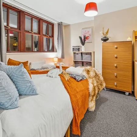 Semesterbostad Harbour Mews Stylish 4br House By Altoluxo Short Lets & Serviced With Free Wifi & Parking Bristol