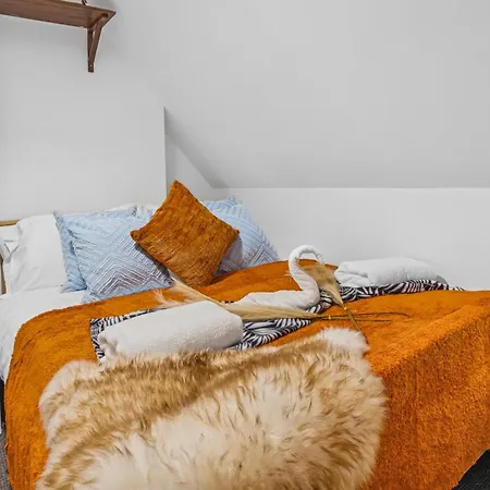 Harbour Mews Stylish 4br House By Altoluxo Short Lets & Serviced With Free Wifi & Parking *