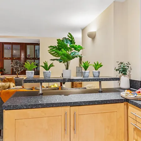 Harbour Mews Stylish 4br House By Altoluxo Short Lets & Serviced With Free Wifi & Parking
