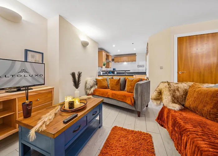 Harbour Mews Stylish 4br House By Altoluxo Short Lets & Serviced With Free Wifi & Parking