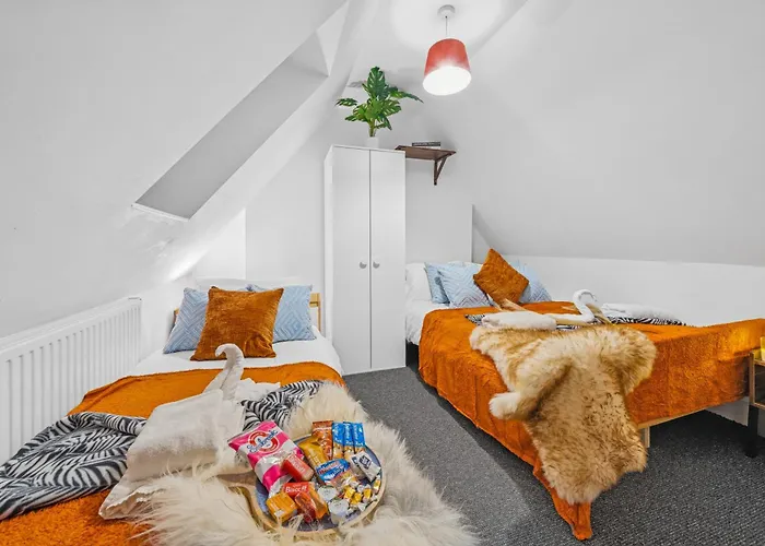 Harbour Mews Stylish 4br House By Altoluxo Short Lets & Serviced With Free Wifi & Parking *