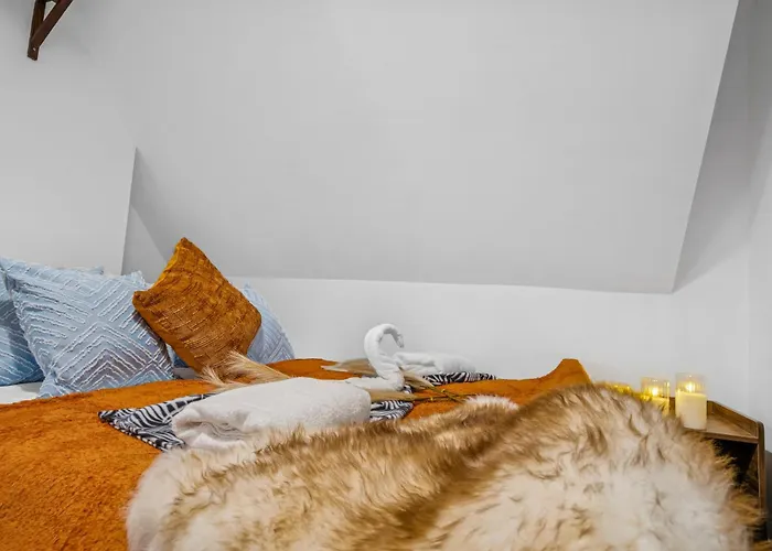 Harbour Mews Stylish 4br House By Altoluxo Short Lets & Serviced With Free Wifi & Parking