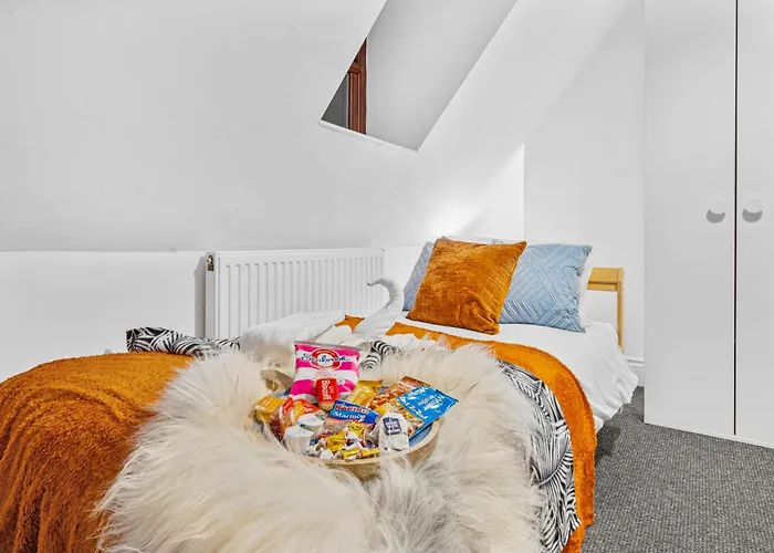 Harbour Mews Stylish 4br House By Altoluxo Short Lets & Serviced With Free Wifi & Parking *