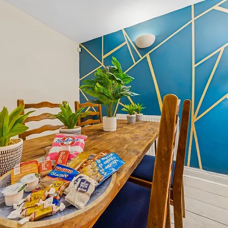 Harbour Mews Stylish 4br House By Altoluxo Short Lets & Serviced With Free Wifi & Parking בית נופש *