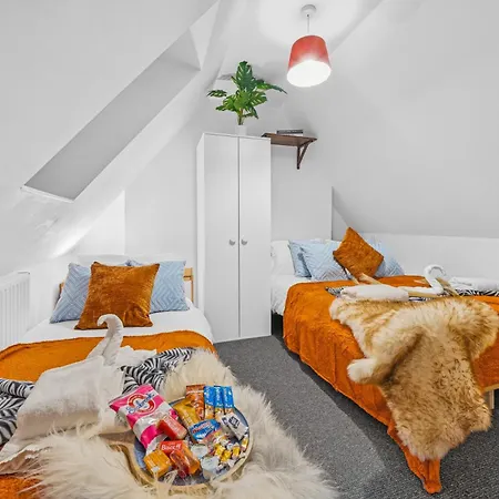 Harbour Mews Stylish 4br House By Altoluxo Short Lets & Serviced With Free Wifi & Parking *