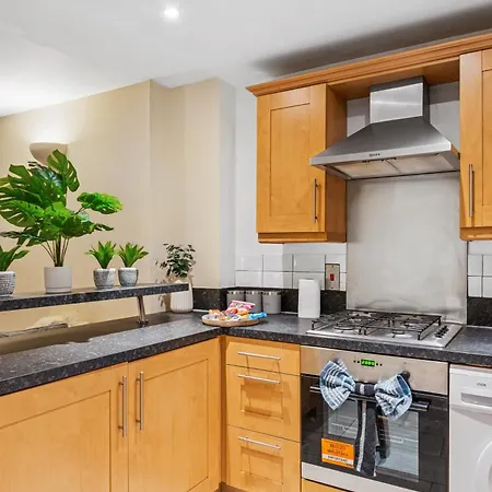 Harbour Mews Stylish 4br House By Altoluxo Short Lets & Serviced With Free Wifi & Parking בית נופש