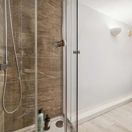 Harbour Mews Stylish 4br House By Altoluxo Short Lets & Serviced With Free Wifi & Parking בריסטול