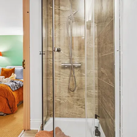 Harbour Mews Stylish 4br House By Altoluxo Short Lets & Serviced With Free Wifi & Parking