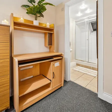 Harbour Mews Stylish 4br House By Altoluxo Short Lets & Serviced With Free Wifi & Parking בית נופש *