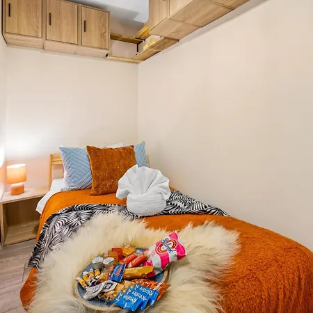 Harbour Mews Stylish 4br House By Altoluxo Short Lets & Serviced With Free Wifi & Parking