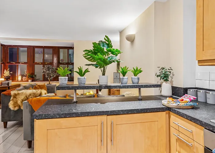 Harbour Mews Stylish 4br House By Altoluxo Short Lets & Serviced With Free Wifi & Parking